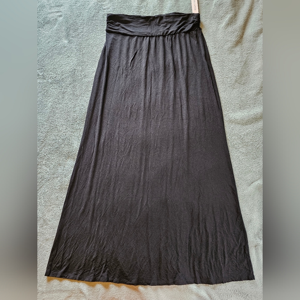 Sequen Hearts Black Maxi Skirt. NWT